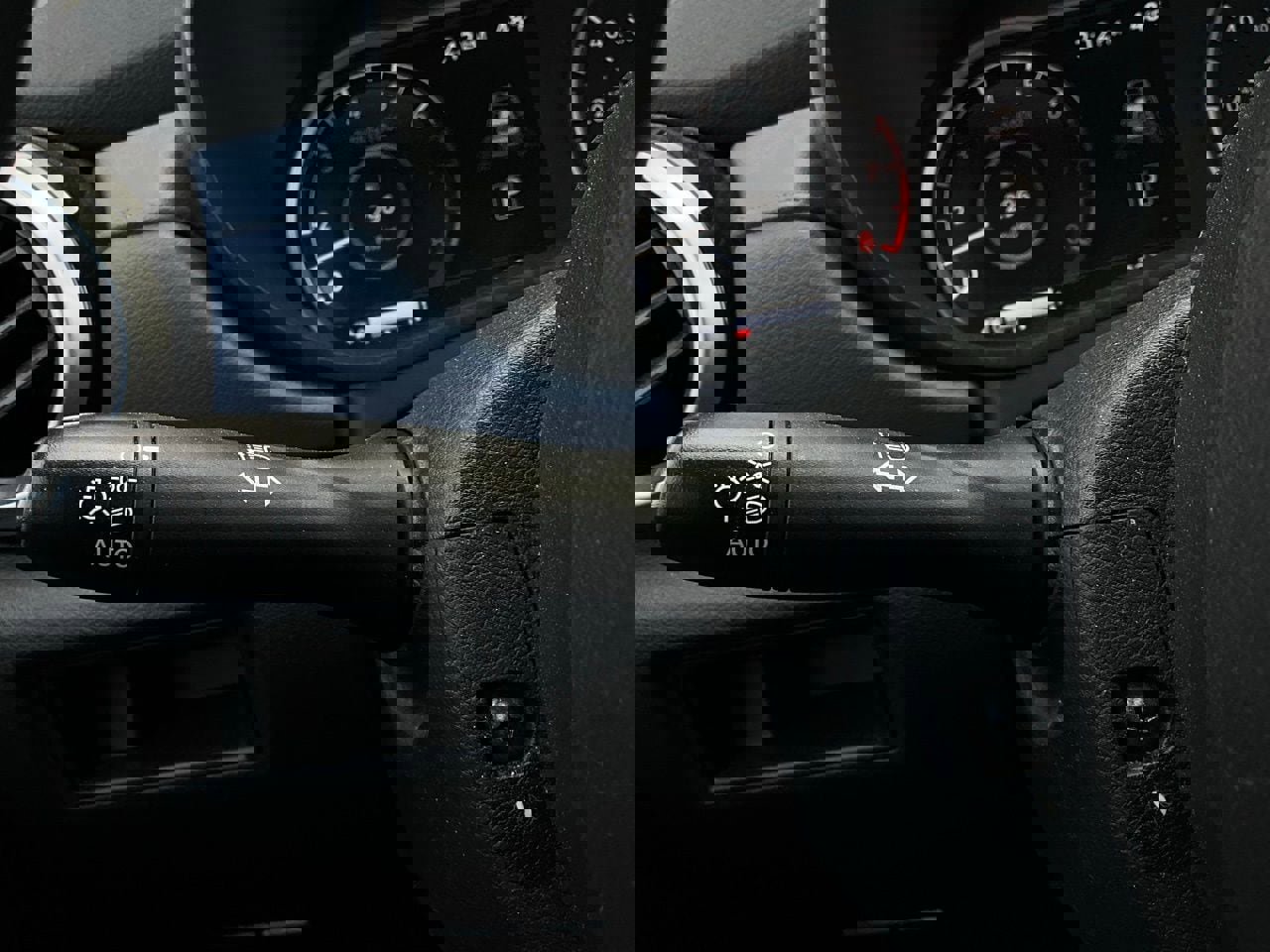 Used 2025 Nissan Versa SV image 31