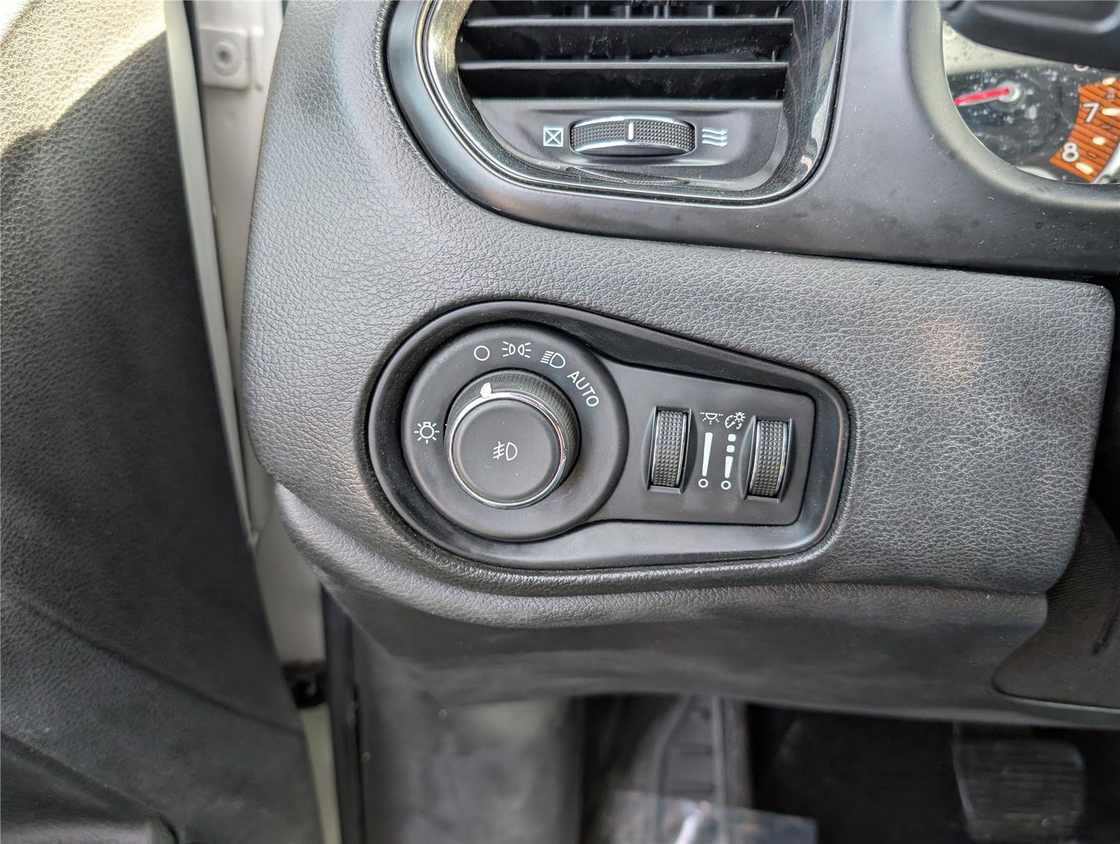 Used 2022 Jeep Renegade Altitude w/ Convenience Group image 20