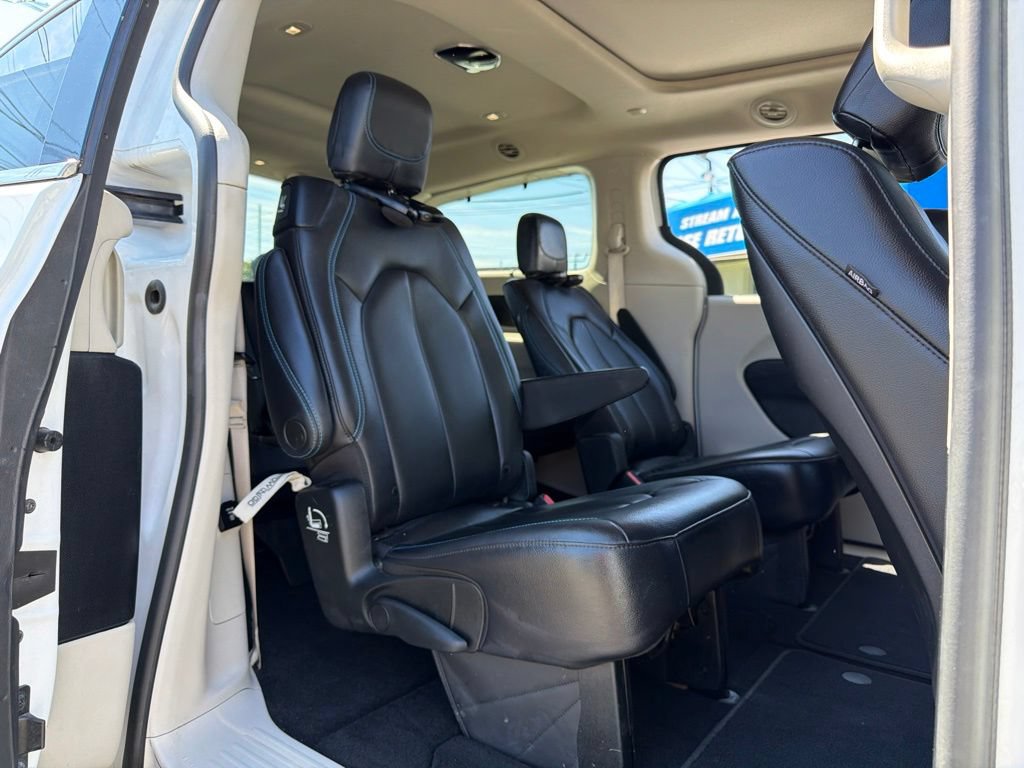 Used 2021 Chrysler Pacifica Touring-L w/ Uconnect Theater Family Group AWD/4WD image 13