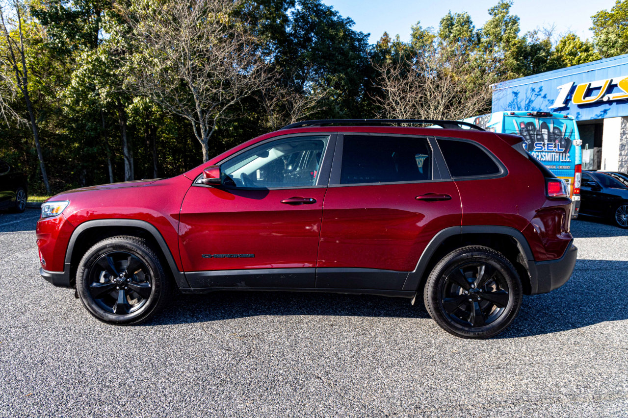 Used 2020 Jeep Cherokee Latitude Plus AWD/4WD image 3