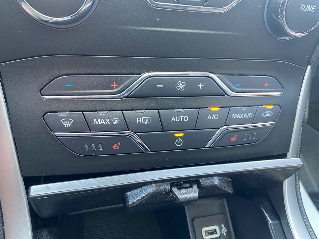 Used 2019 Ford Edge SEL w/ Equipment Group 201A AWD/4WD image 28