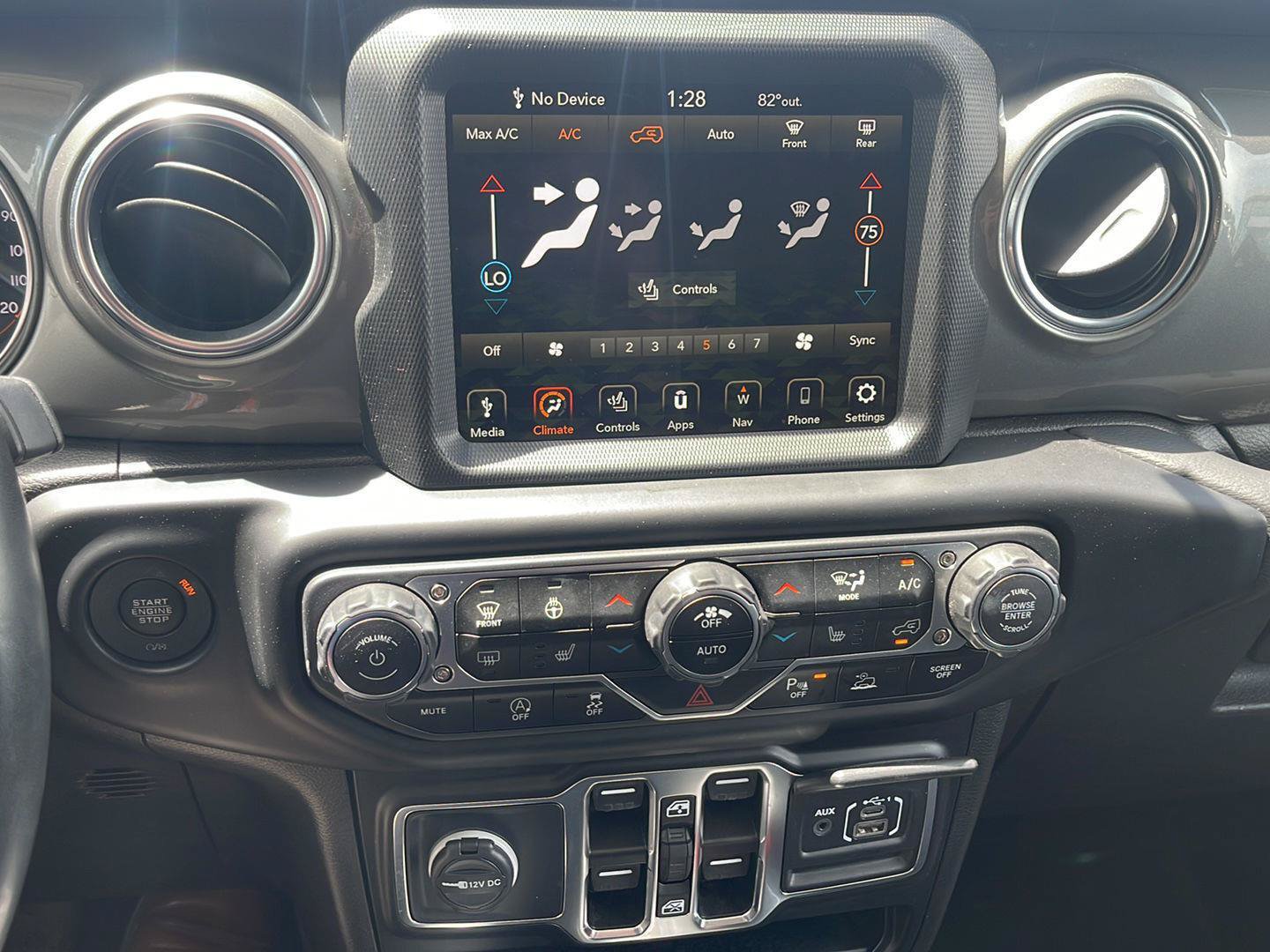 Used 2022 Jeep Wrangler Unlimited Sahara w/ LED Lighting Group AWD/4WD image 9