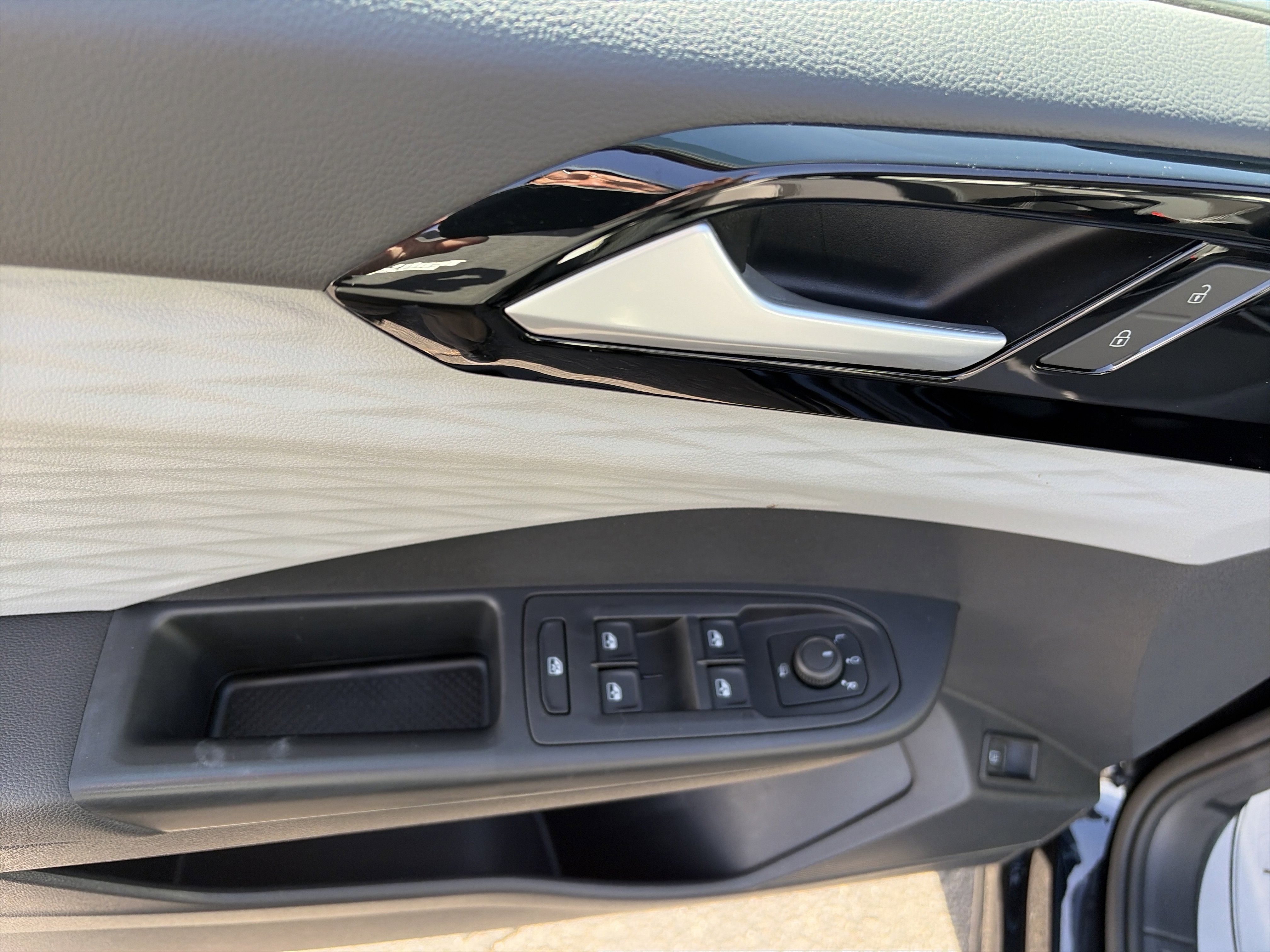 Certified 2022 Volkswagen Taos S image 17