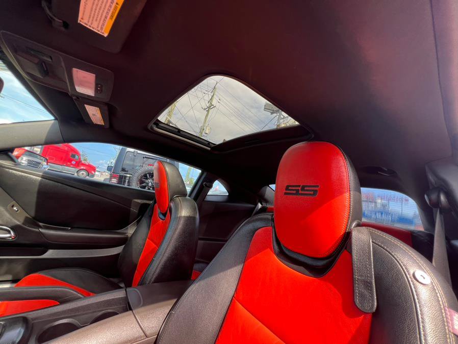 Used 2010 Chevrolet Camaro SS RWD image 8