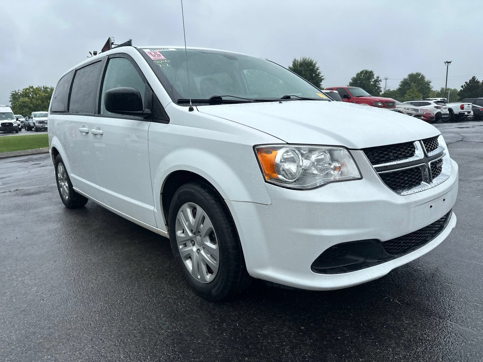 Used 2018 Dodge Grand Caravan SE w/ UConnect Hands-Free Group FWD image 3