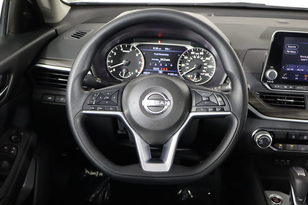 Used 2025 Nissan Altima 2.5 SV FWD image 7