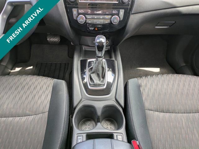 Used 2019 Nissan Rogue SV AWD/4WD image 18