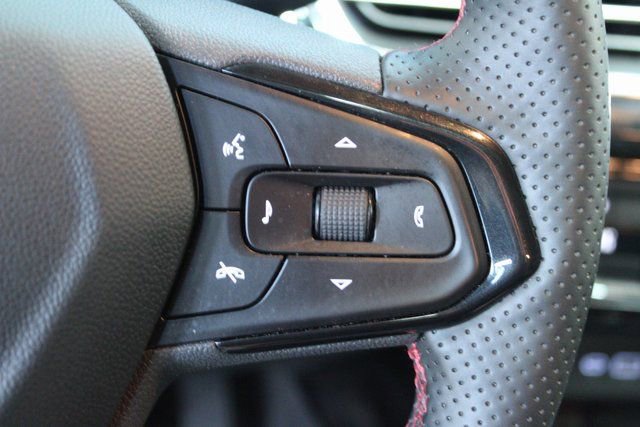 Used 2025 Chevrolet Trax RS w/ Sunroof Package image 15