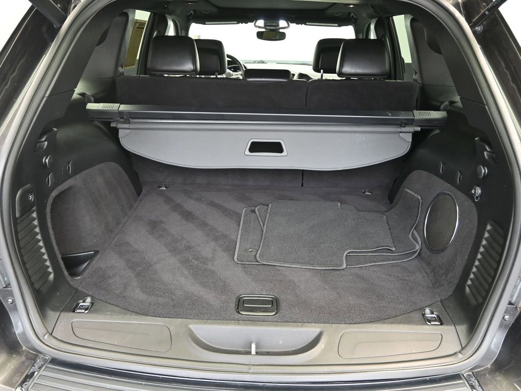 Used 2020 Jeep Grand Cherokee Limited w/ Luxury Group II image 17