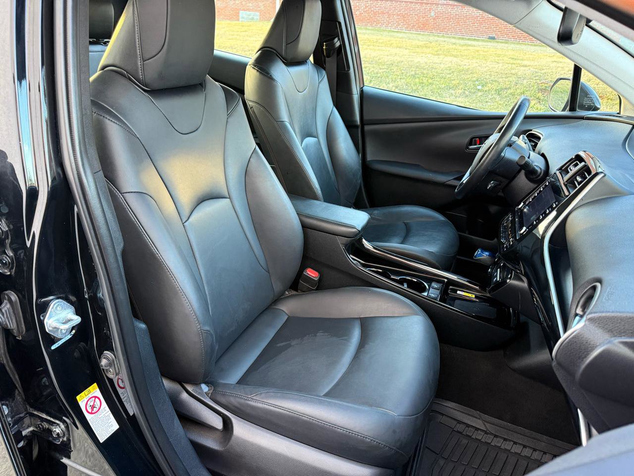 Used 2021 Toyota Prius XLE image 25