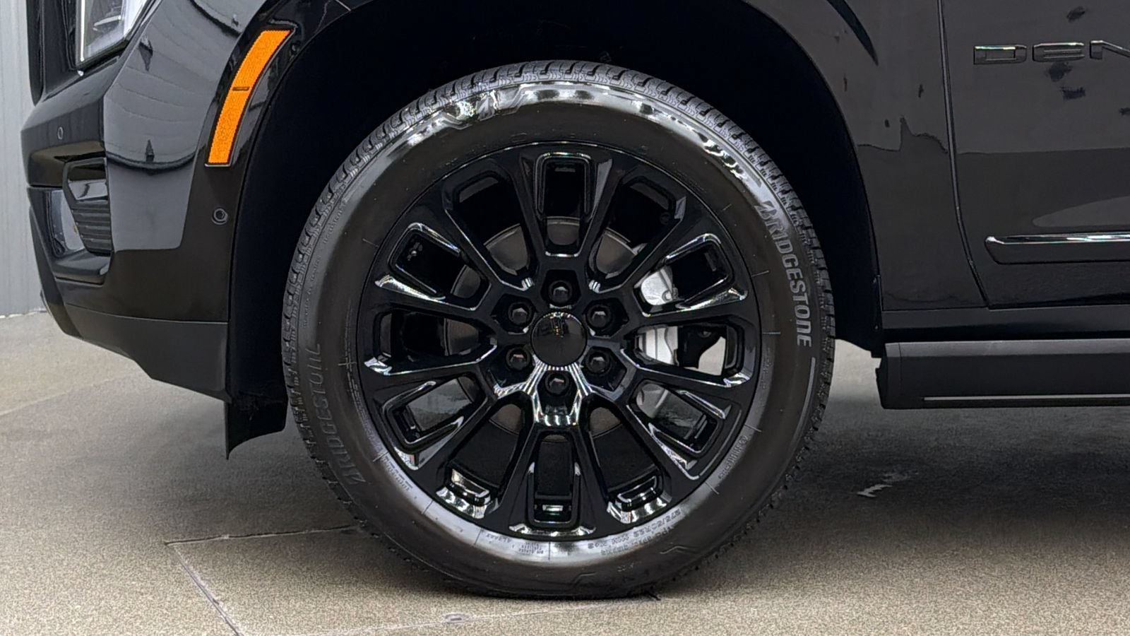 Used 2026 GMC Yukon Denali w/ Sun & Power Step Package AWD/4WD image 10