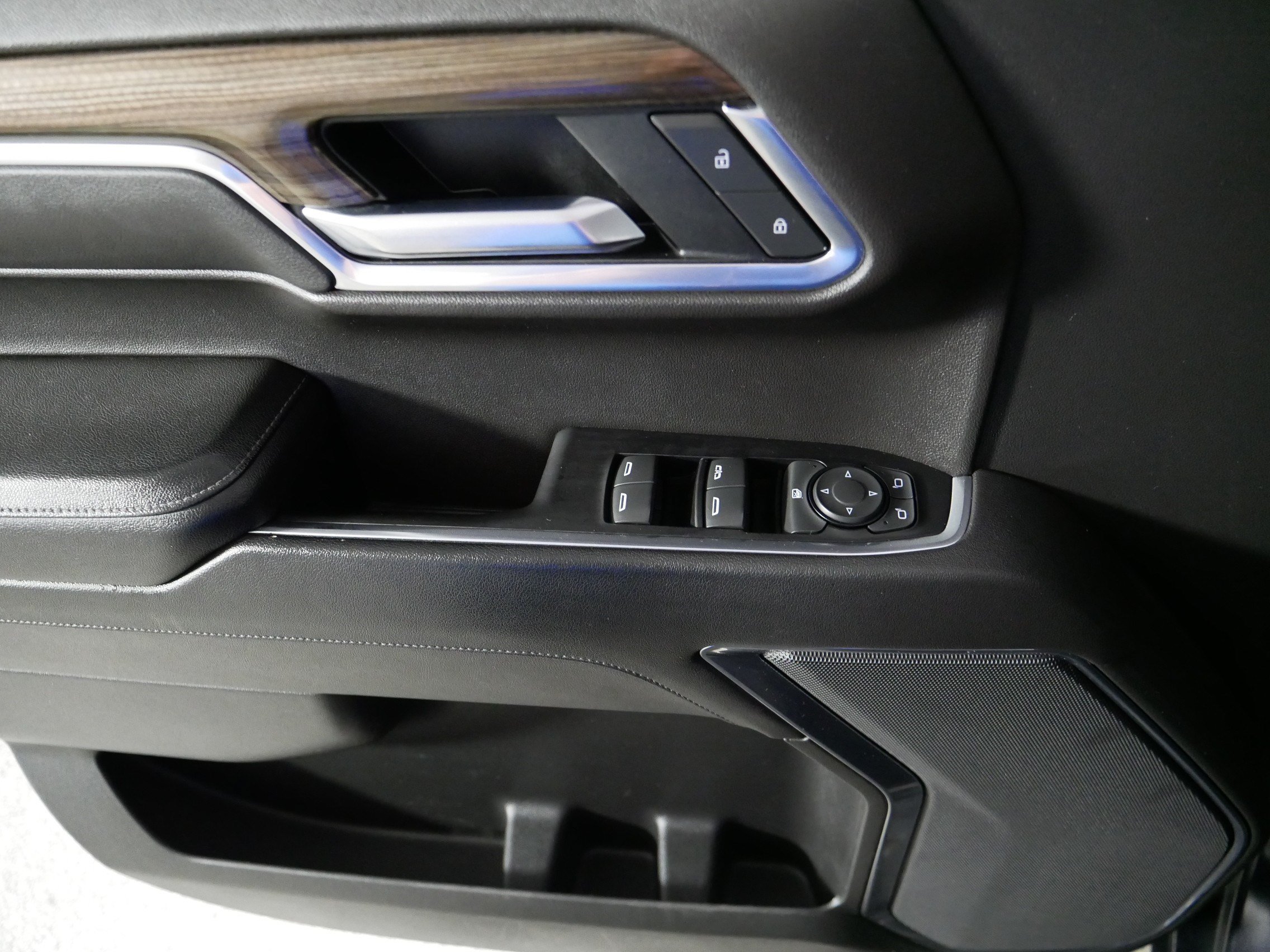 Used 2022 Chevrolet Silverado 1500 LT AWD/4WD image 19