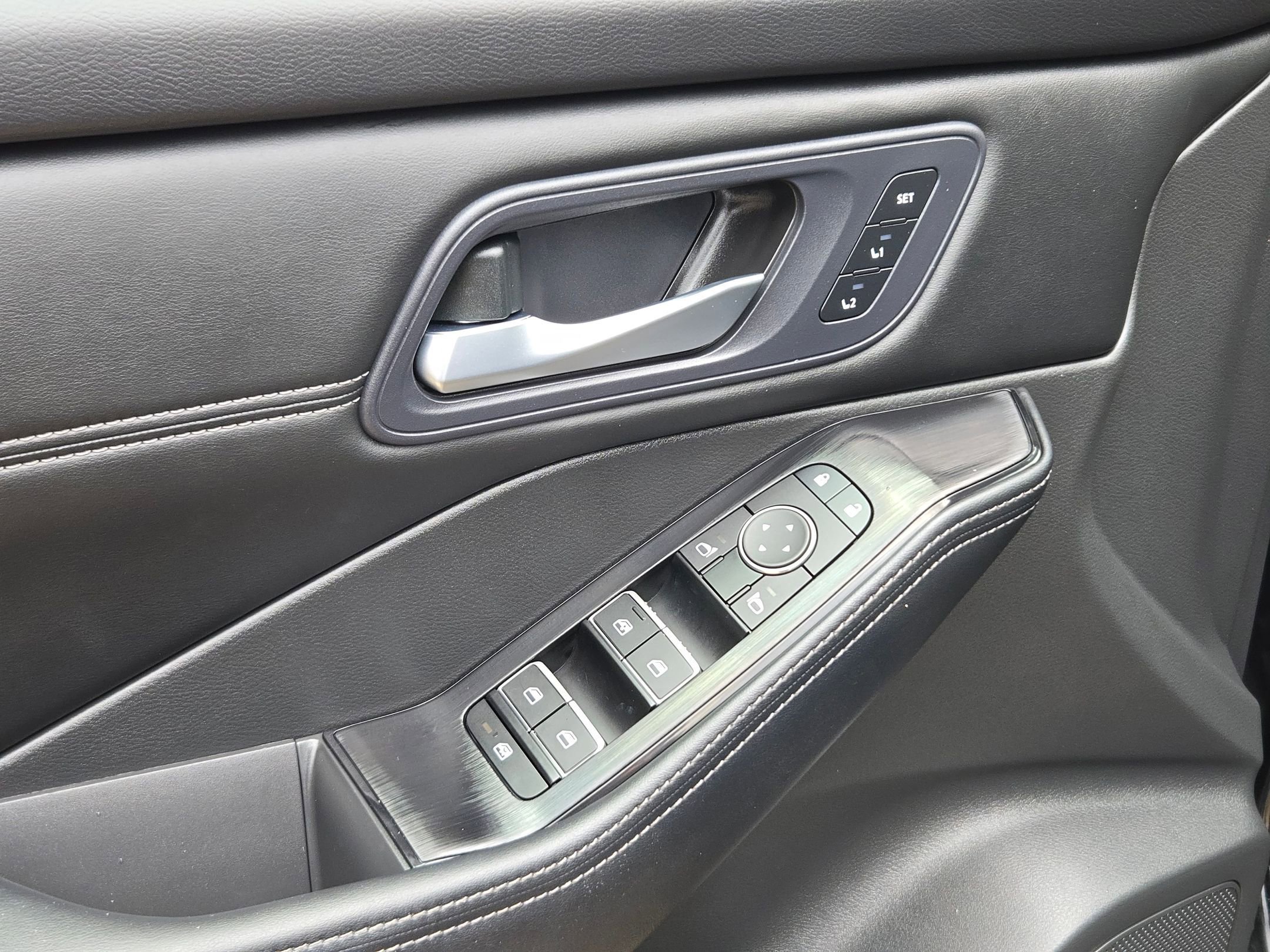 Used 2024 Nissan Rogue SL w/ SL Premium Package FWD image 13