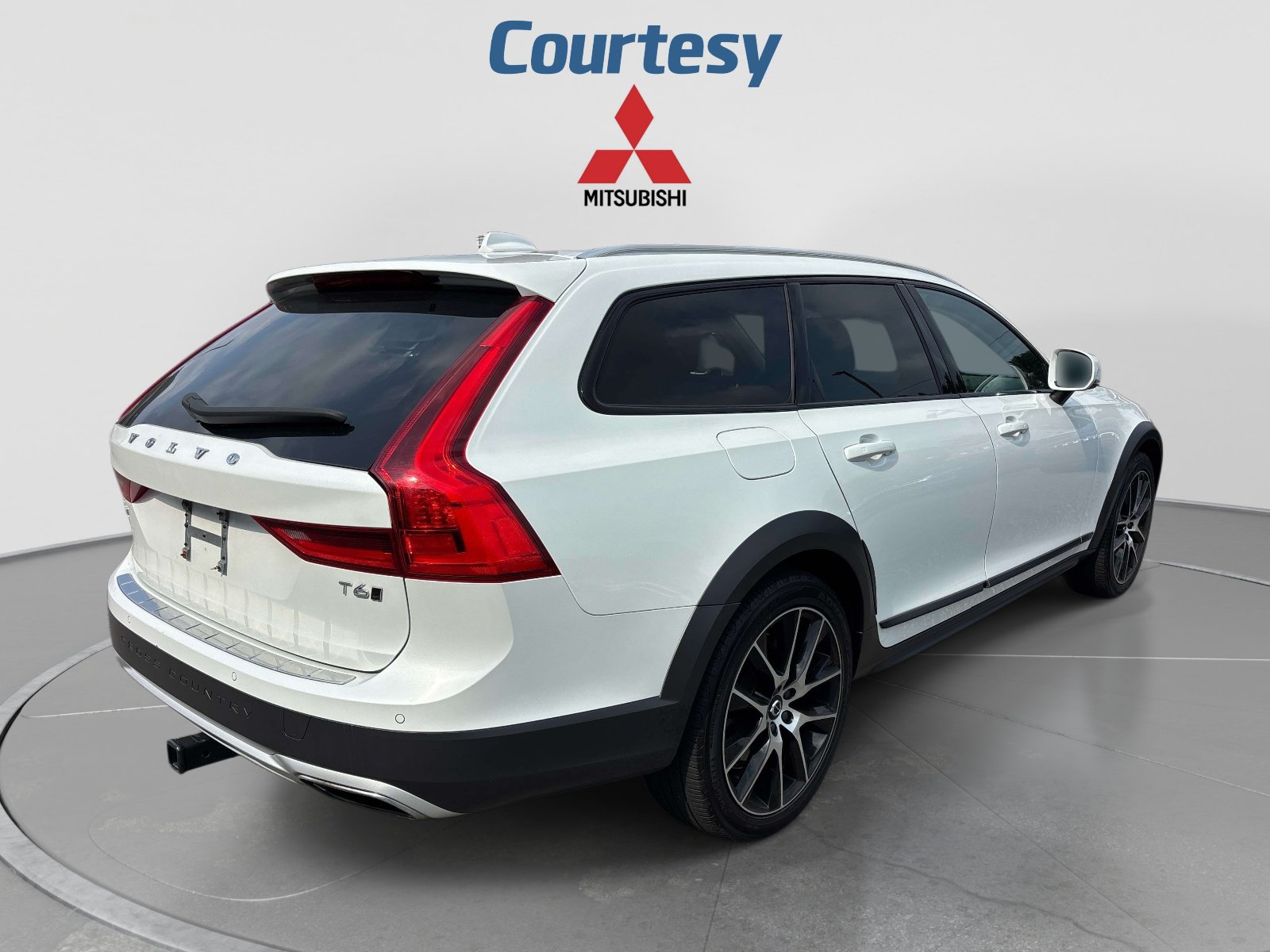 Used 2020 Volvo V90 T6 Cross Country w/ Protection Package Premier AWD/4WD image 5
