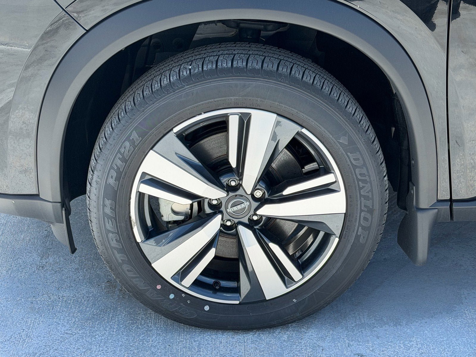 New 2025 Nissan Rogue SL w/ Tech Package FWD image 12
