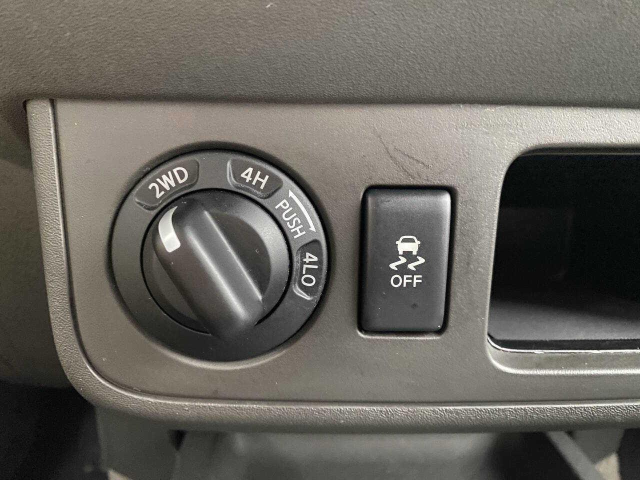 Used 2014 Nissan Xterra S image 14