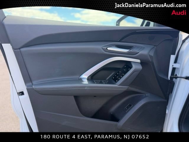Used 2025 Audi Q5 Premium w/ Convenience Package AWD/4WD image 6