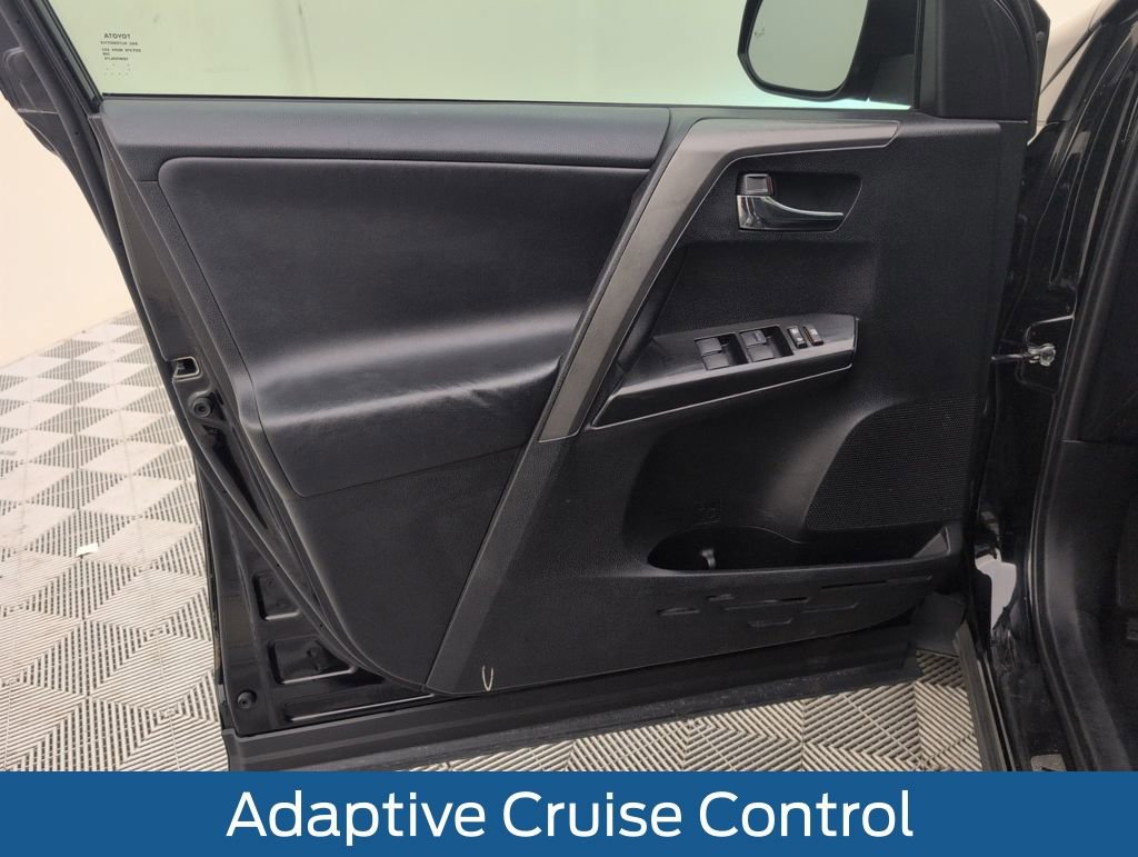 Used 2016 Toyota RAV4 SE w/ Advanced Technology Package image 30