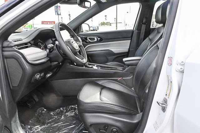 Used 2025 Jeep Compass Limited image 17