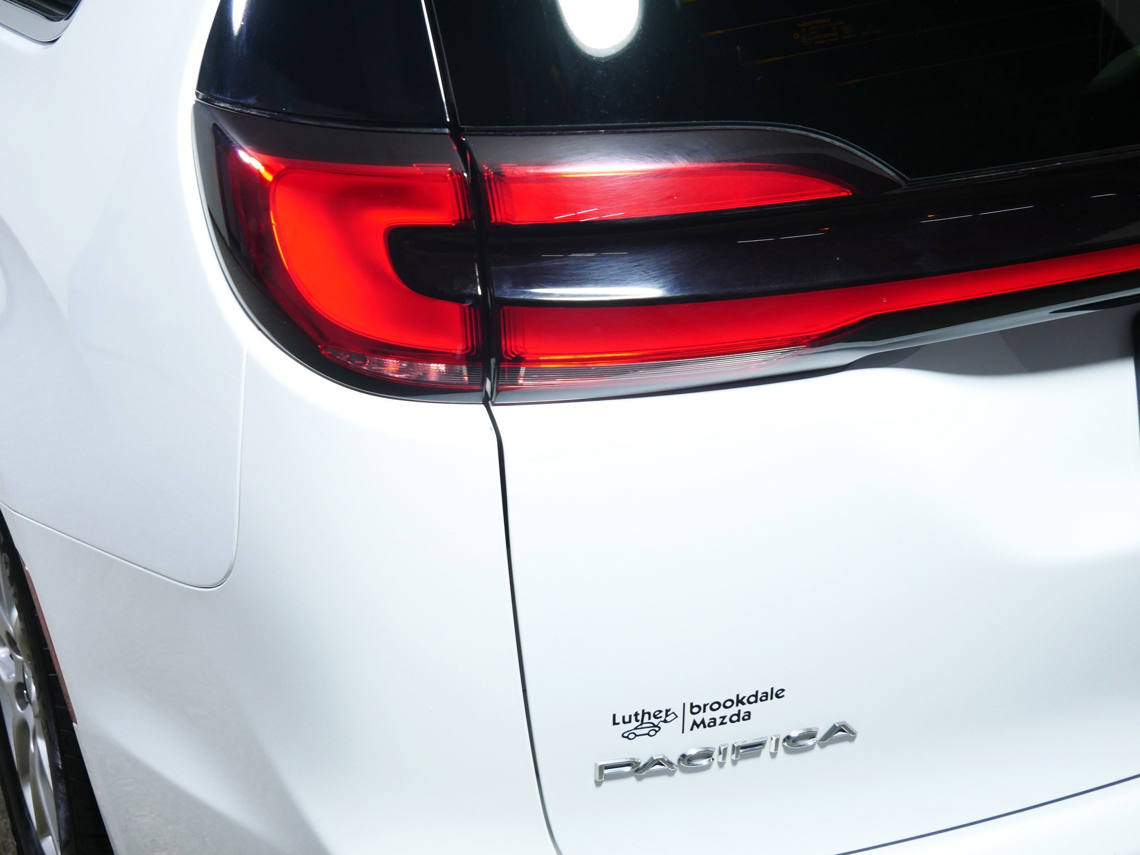 Used 2024 Chrysler Pacifica Touring-L image 17