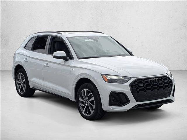 Certified 2024 Audi Q5 2.0T Premium w/ Summer of Audi Package AWD/4WD image 3