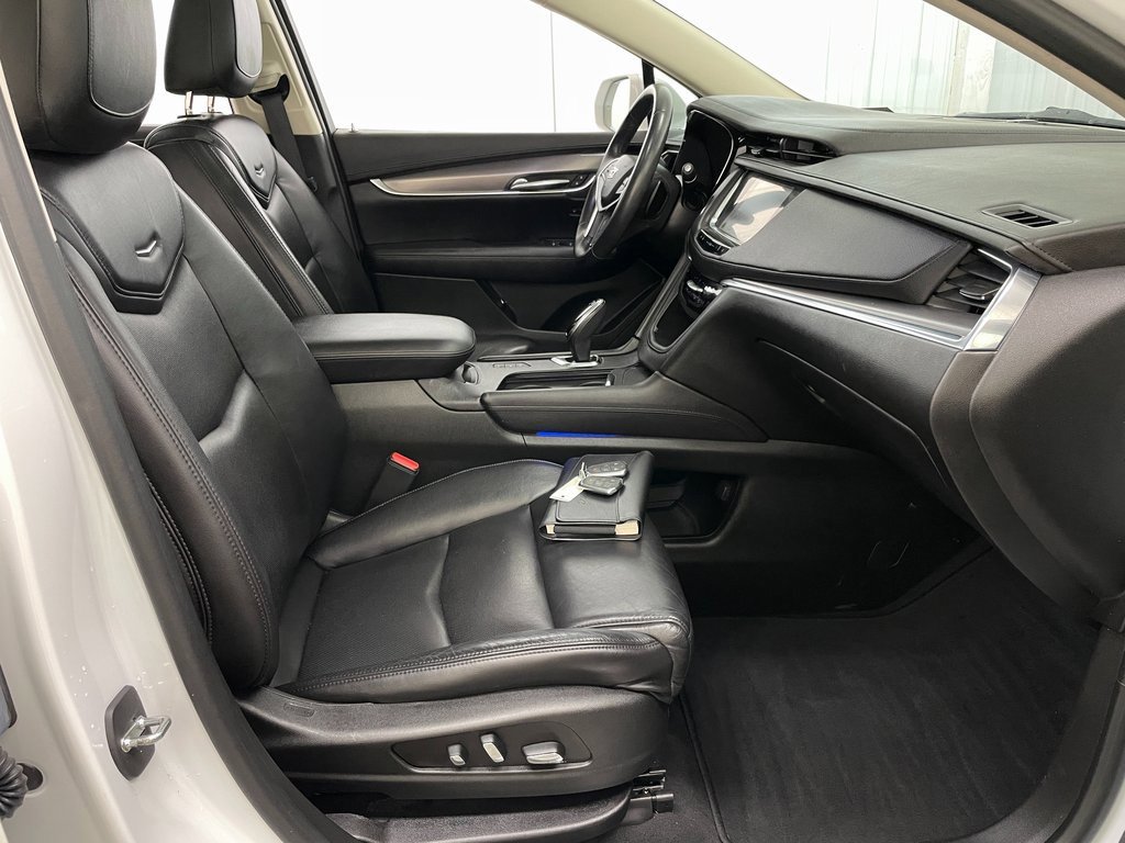 Used 2017 Cadillac XT5 Luxury w/ Driver Awareness Package image 41