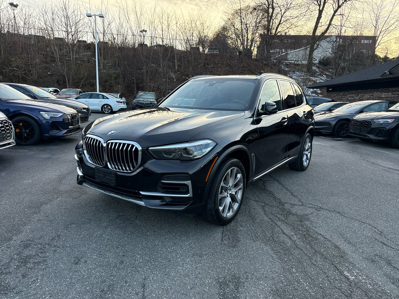Used 2022 BMW X5 xDrive40i w/ Premium Package image 2