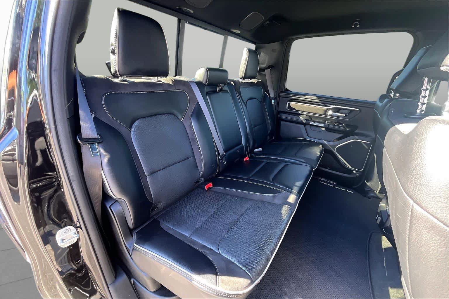 Used 2022 RAM 1500 Laramie AWD/4WD image 18