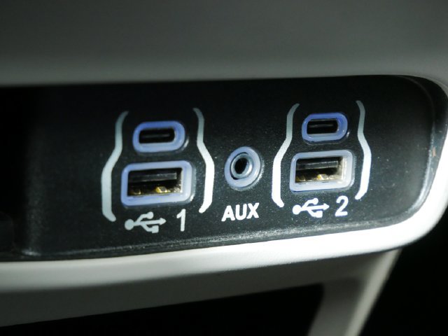 Used 2022 Chrysler Voyager LX FWD image 27