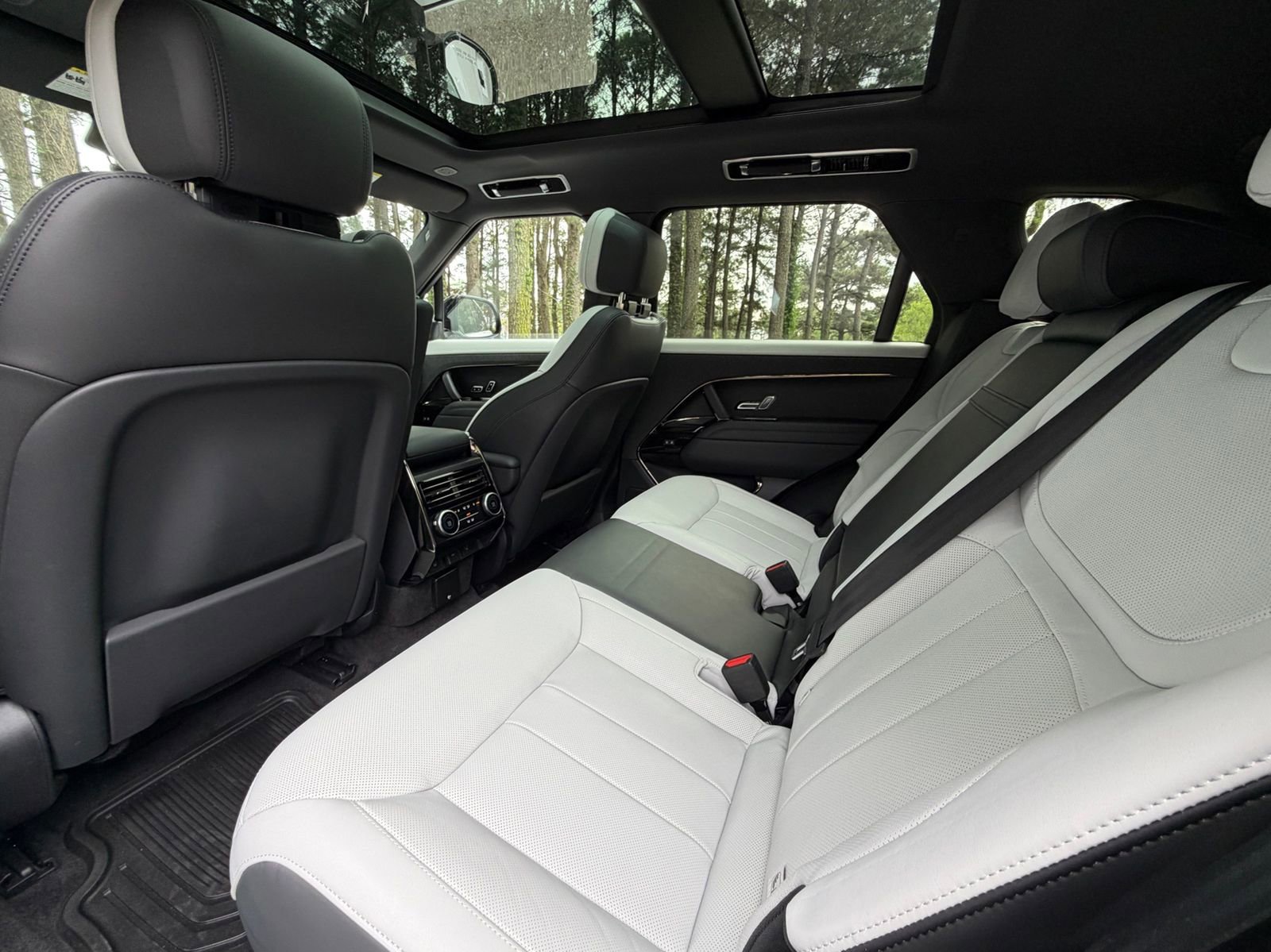 Used 2024 Land Rover Range Rover Sport Dynamic SE image 15