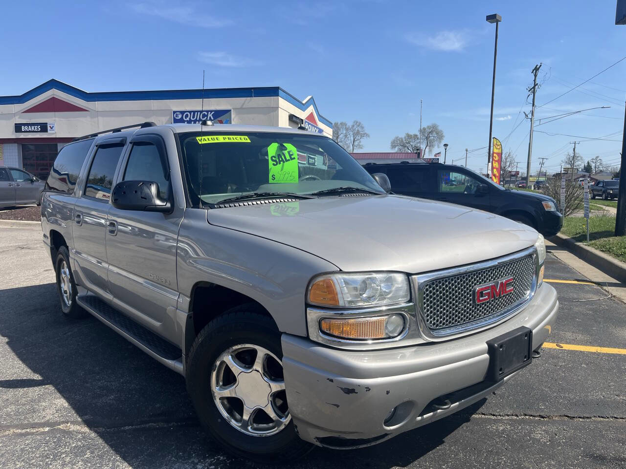 Used 2005 GMC Yukon XL Denali image 2