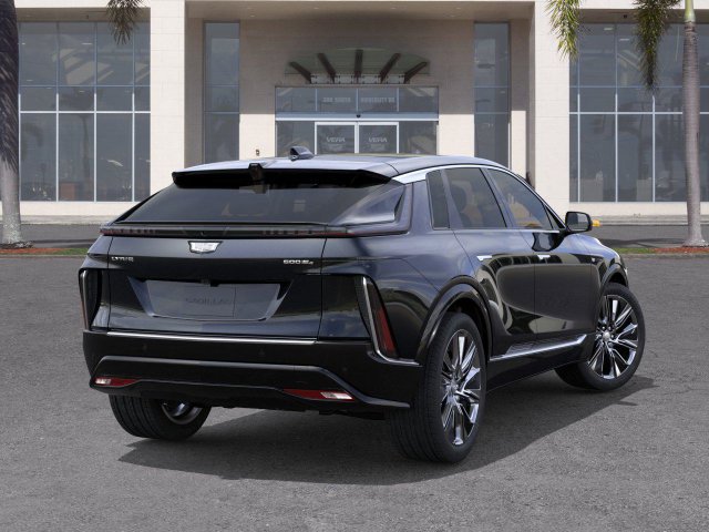 New 2026 Cadillac Lyriq Signature Luxury AWD/4WD image 4