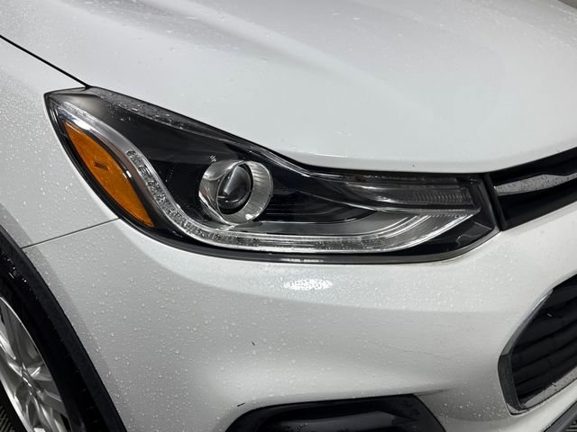 Used 2020 Chevrolet Trax LT w/ LT Convenience Package image 12