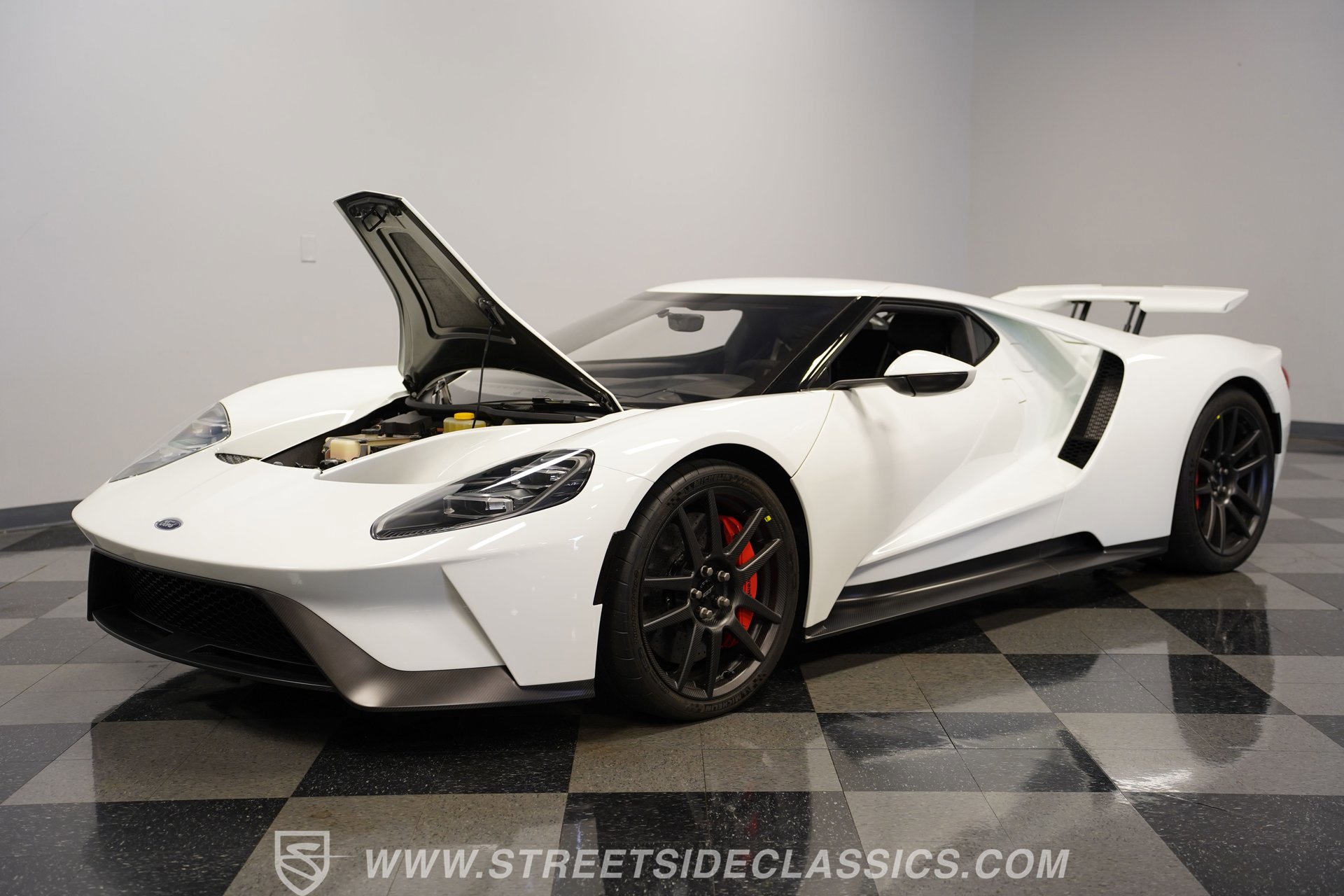 Used 2017 Ford GT RWD image 34