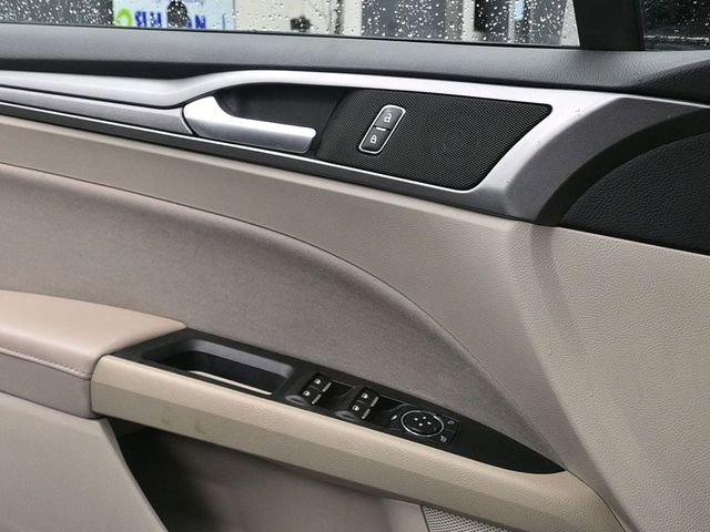 Used 2019 Ford Fusion SE image 17