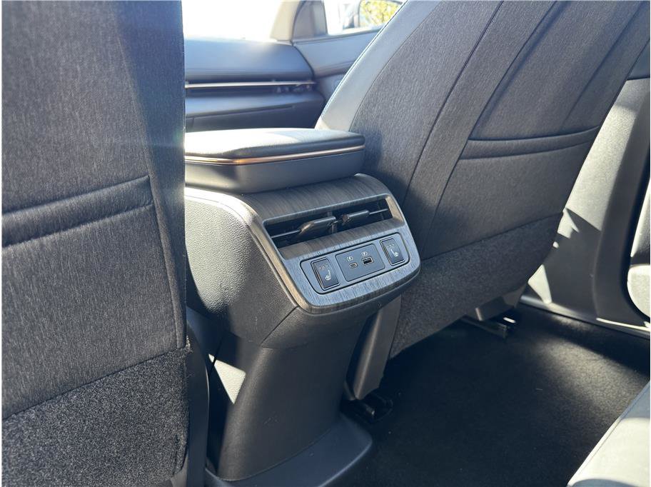 Used 2024 Nissan Ariya AWD image 18