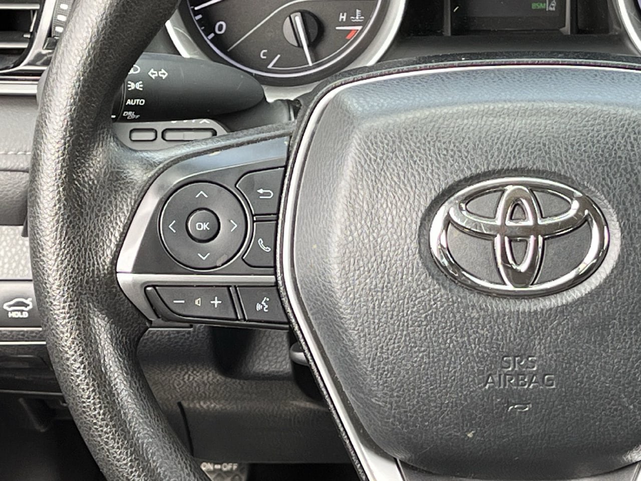Used 2024 Toyota Camry LE w/ Convenience Package FWD image 12
