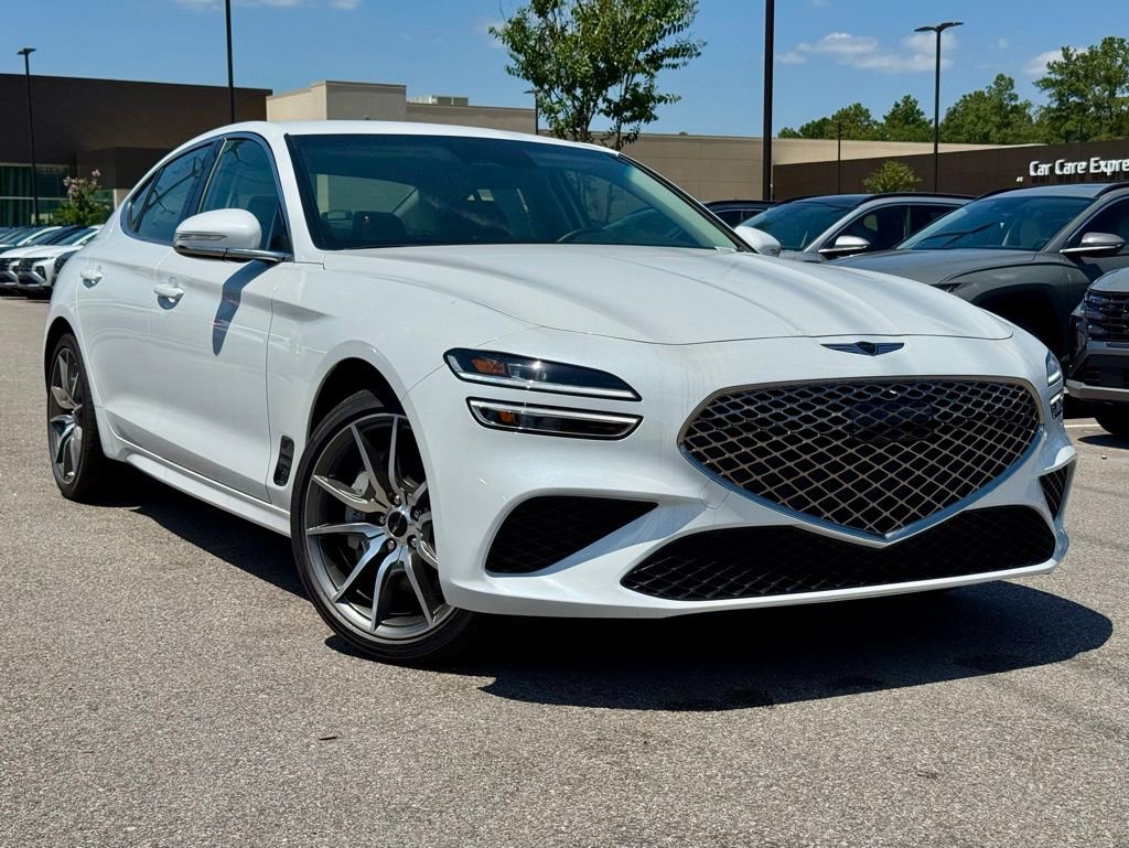 Used 2025 Genesis G70 2.5T image 1