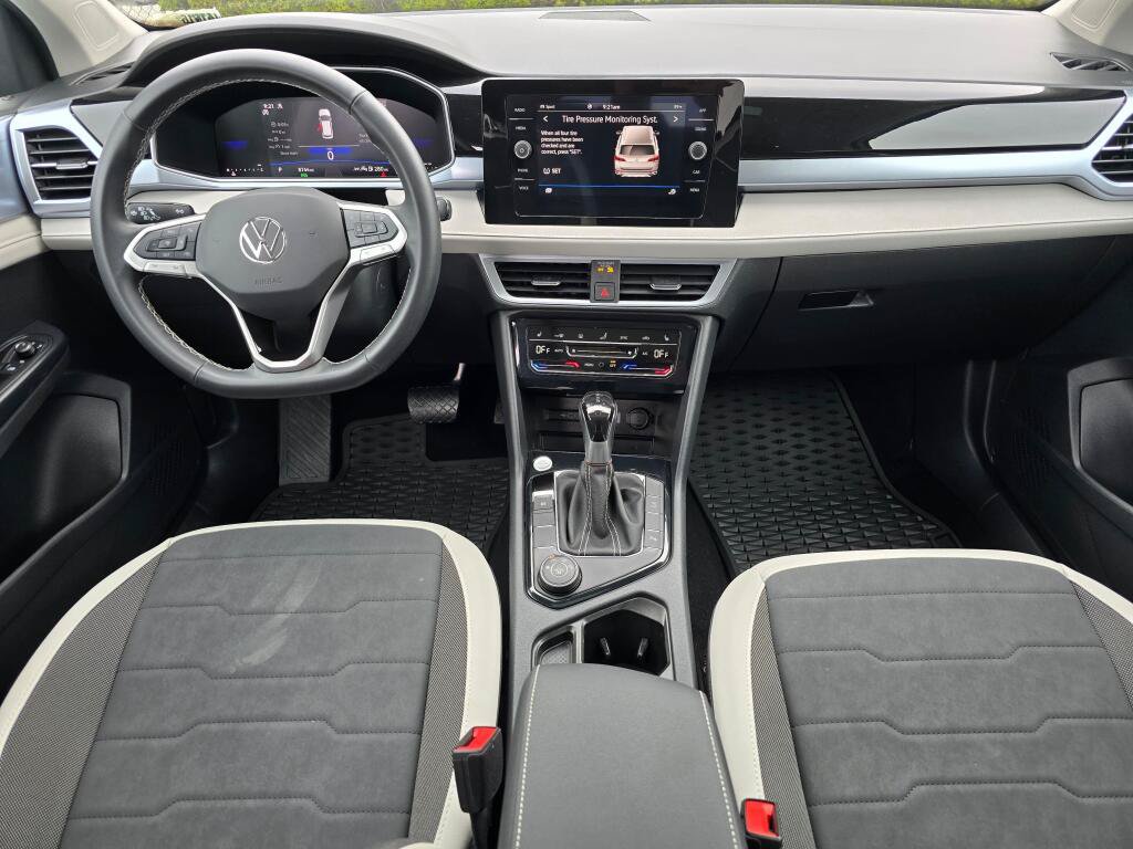 Certified 2025 Volkswagen Taos SE AWD/4WD image 18