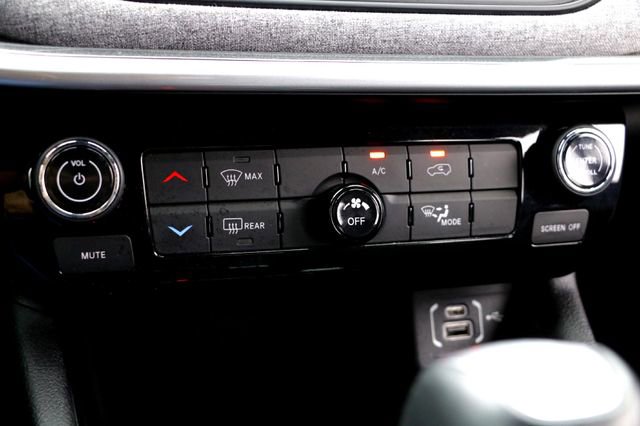 Used 2023 Jeep Compass Latitude AWD/4WD image 19