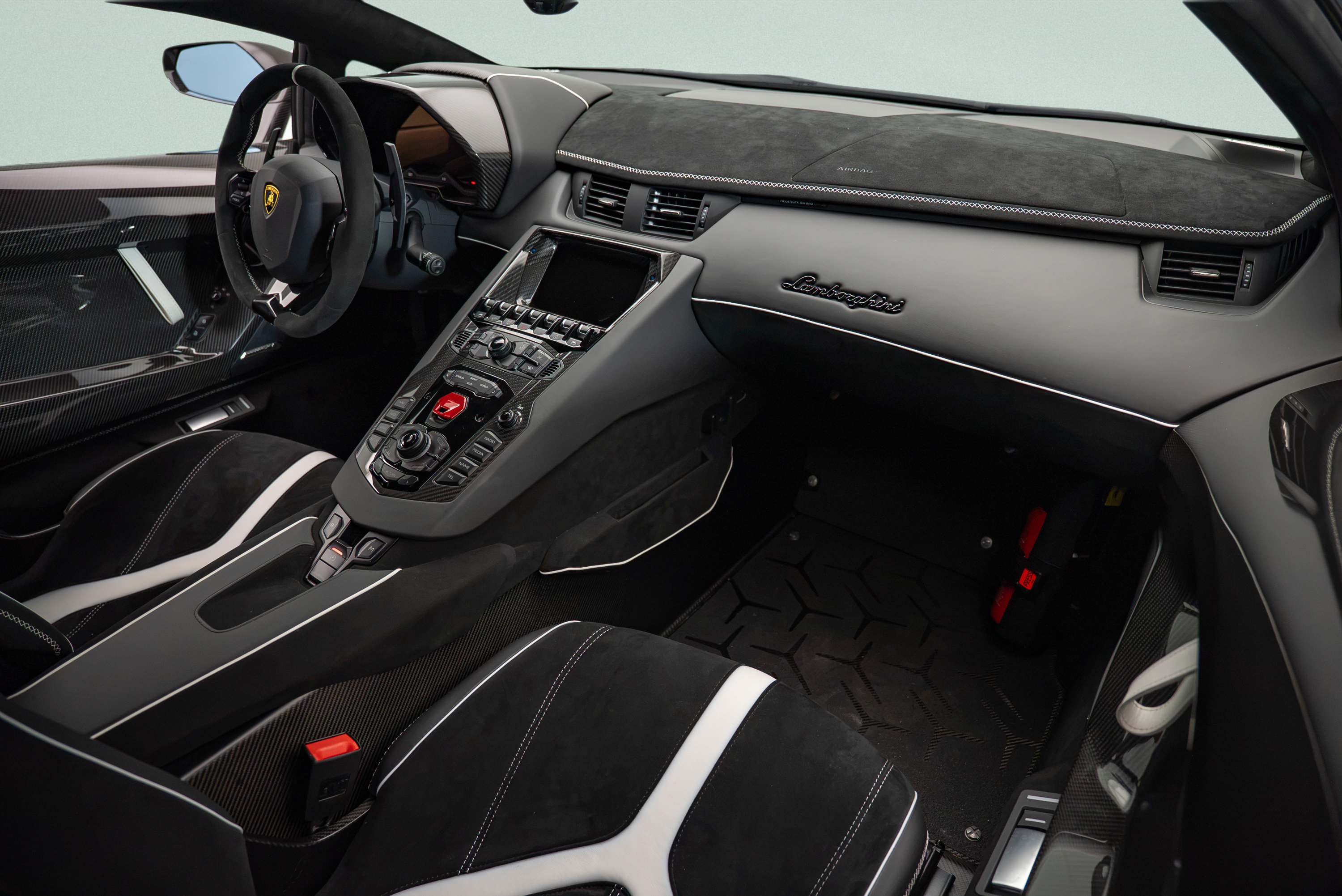 Used 2020 Lamborghini Aventador SVJ AWD/4WD image 8