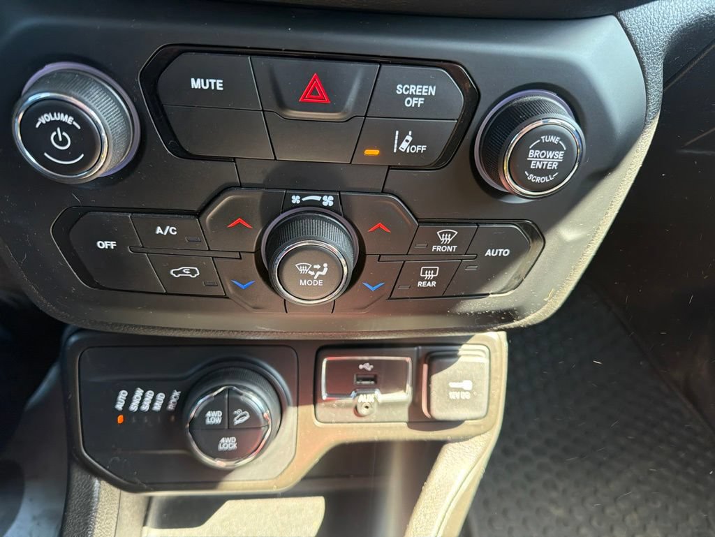 Used 2021 Jeep Renegade Trailhawk AWD/4WD image 17