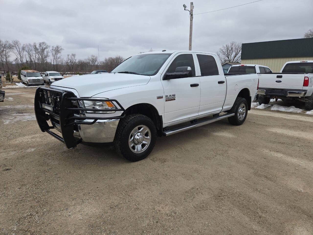 Used 2018 RAM 2500 Tradesman w/ Chrome Appearance Group AWD/4WD image 4