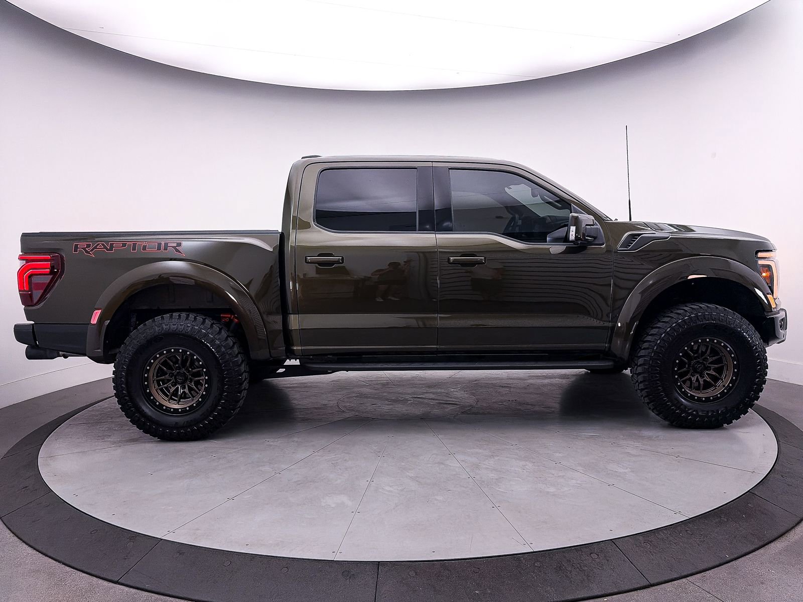 Used 2024 Ford F150 Raptor image 2