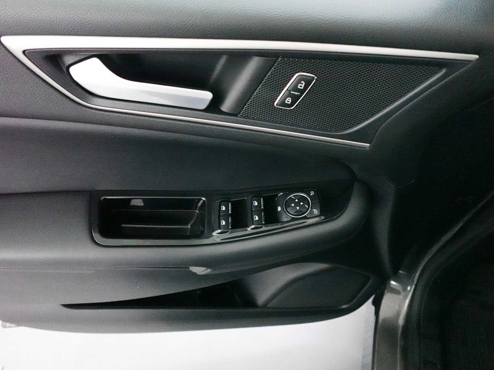 Used 2019 Ford Edge SEL w/ Equipment Group 201A AWD/4WD image 11