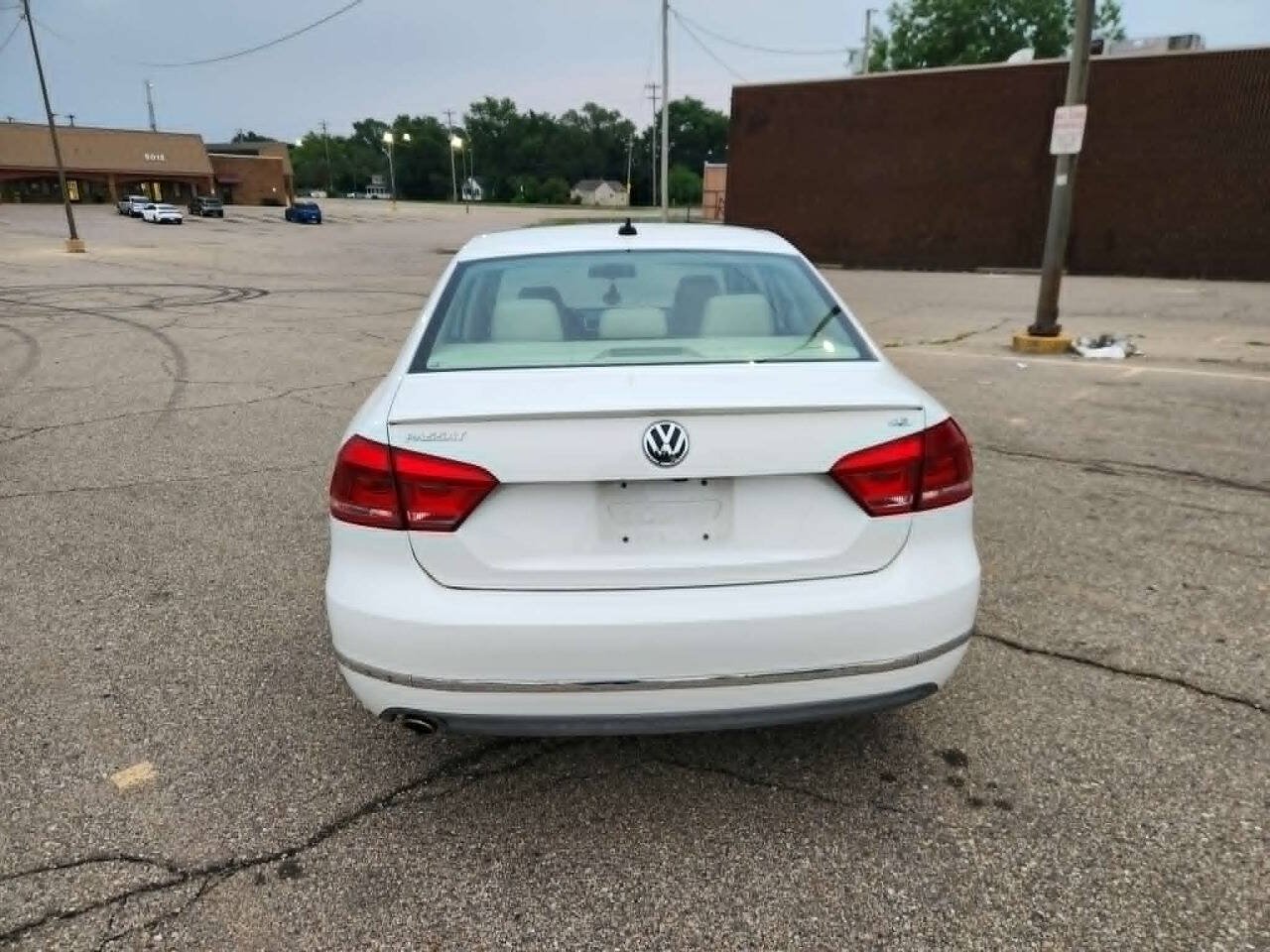 Used 2013 Volkswagen Passat 2.5 SEL Premium FWD image 5