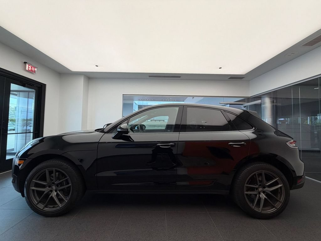 Used 2024 Porsche Macan Turbo AWD/4WD image 2