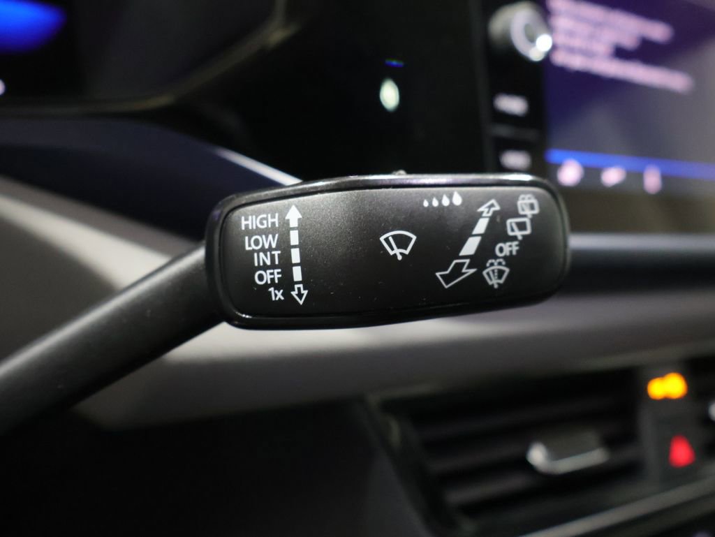 Used 2023 Volkswagen Taos SE w/ Panoramic Sunroof Package image 39