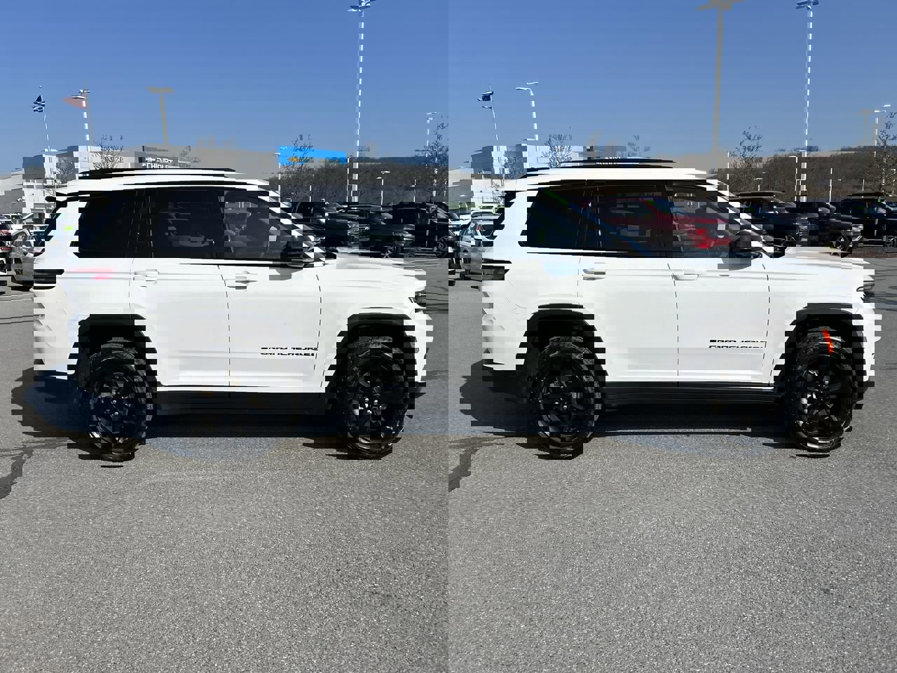 Used 2023 Jeep Grand Cherokee L Laredo image 8