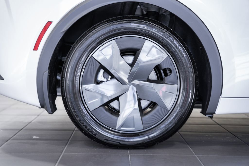 Used 2024 Toyota Prius Prime SE image 15